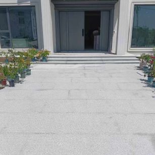 泰州 芝麻白花岗岩地铺石地面铺装