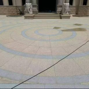 泰州 黄金麻芝麻灰花岗岩石材地铺拼接效果