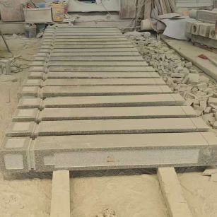 泰州 芝麻白异形加工雕刻-栏杆大柱，方柱