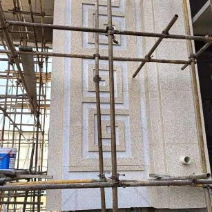 泰州 黄金麻花岗岩别墅外墙干挂回纹造型效果