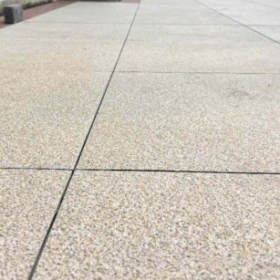 泰州 黄金麻花岗岩石板材荔枝面地面铺装效果