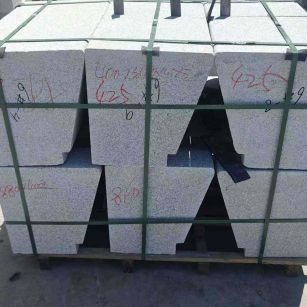 泰州 芝麻白异形坐凳，石凳