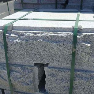 泰州 芝麻白花岗岩自然面成品