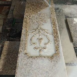 泰州 黄金麻花岗岩异形加工雕刻栏杆大柱