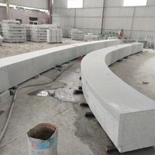 泰州芝麻白花岗岩石板材 园林光面弧形坐凳