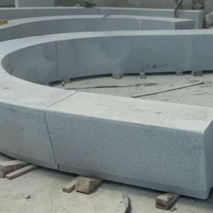 泰州 芝麻白花岗岩光面弧形坐凳