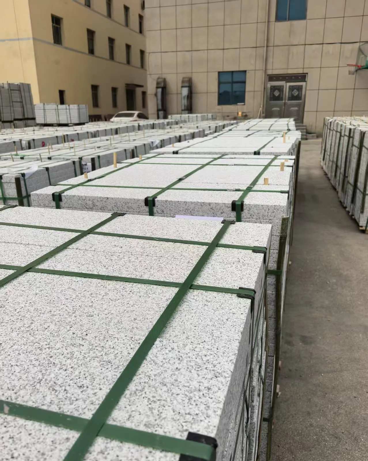 泰州 白麻花岗岩5.0公分荔枝面地铺石