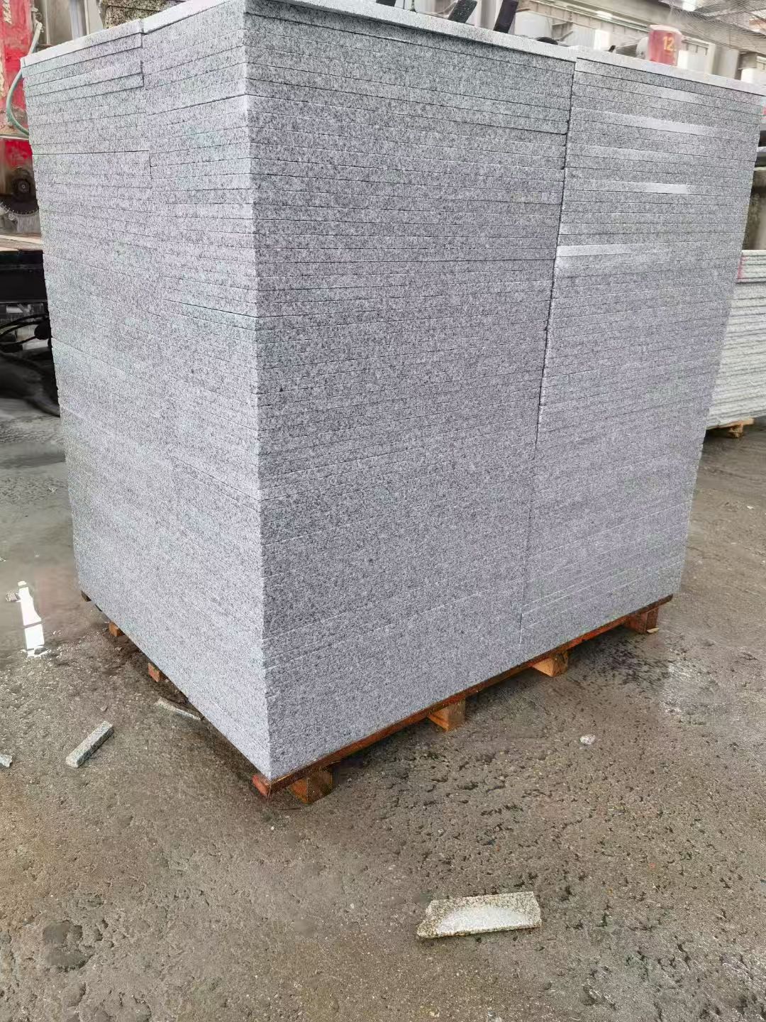 泰州 芝麻白火烧面1.8厚300*600地铺石，尺寸标准，厚薄均匀