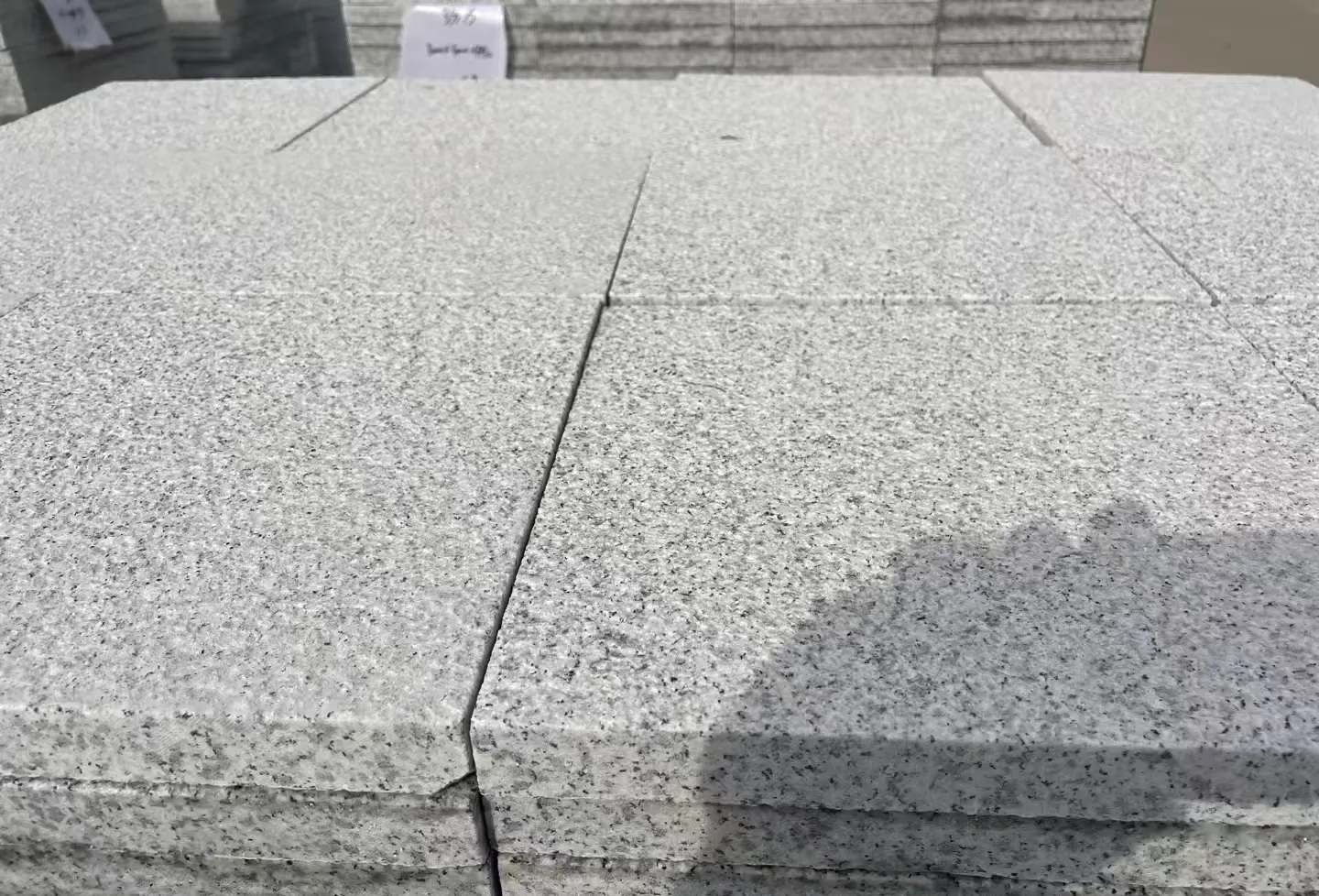 泰州 白麻花岗岩石材推荐 荔枝面地铺石