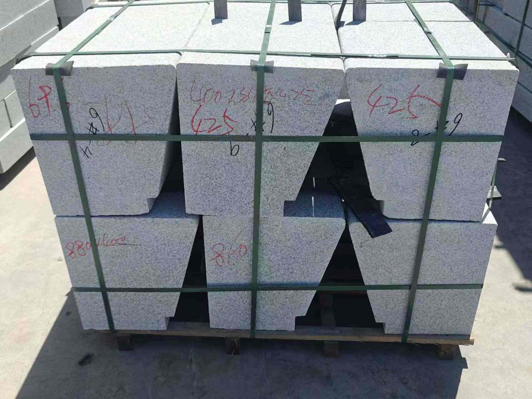 泰州 芝麻白异形坐凳，石凳