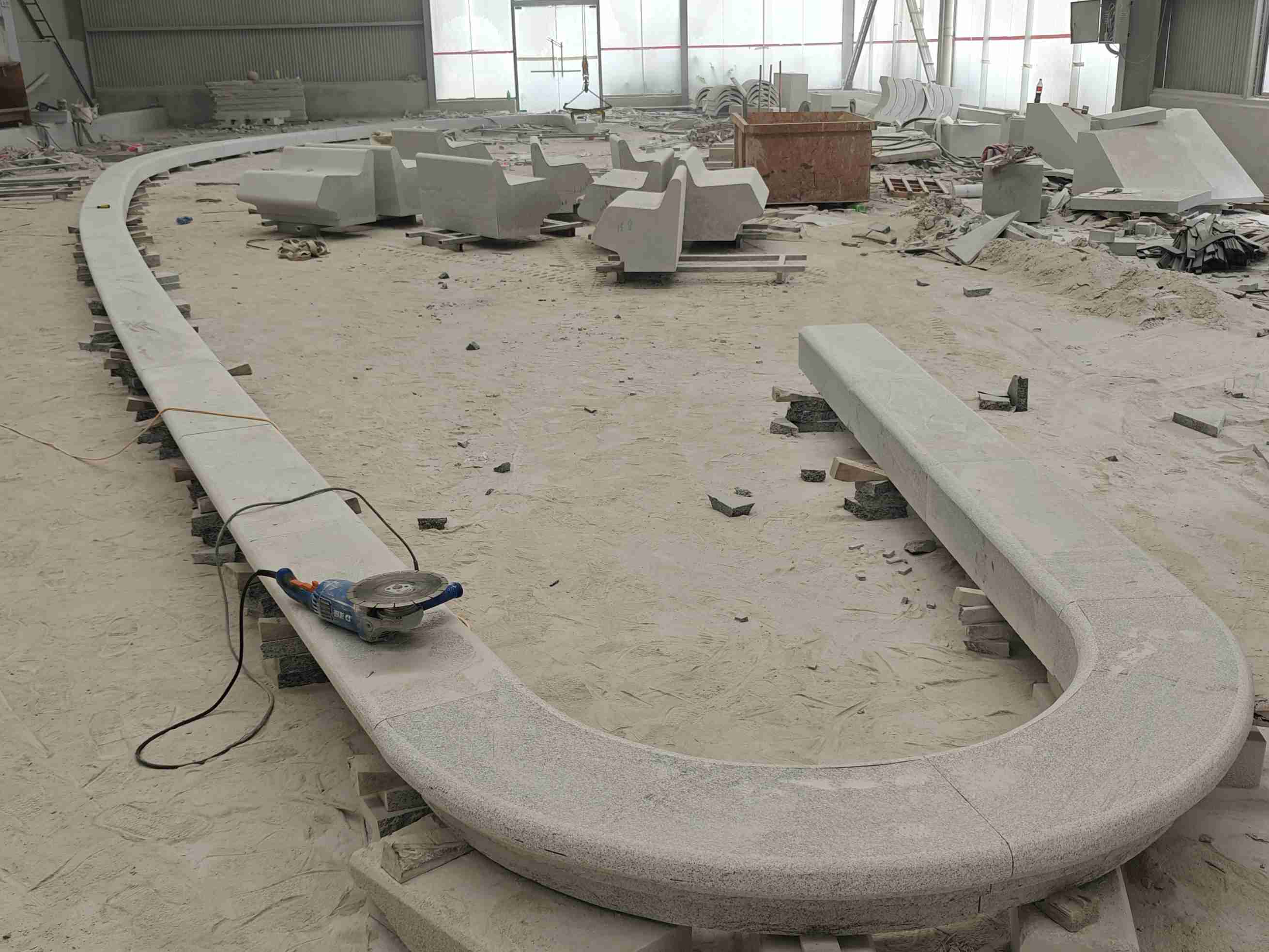 泰州 芝麻白花岗岩弧形花坛石，坐凳石