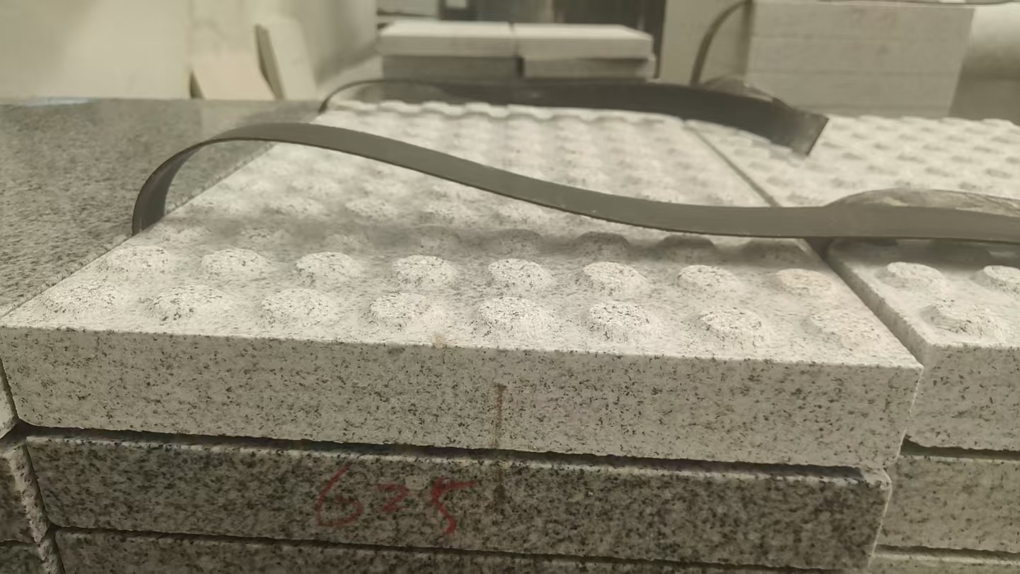 泰州 芝麻白花岗岩6.0公分荔枝面五轴加工雕刻盲点