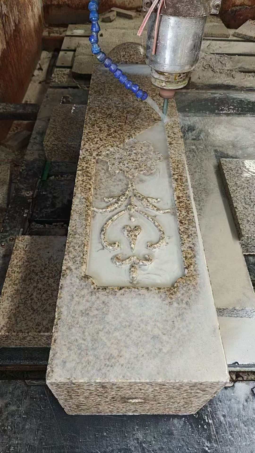 泰州 黄金麻花岗岩异形加工雕刻栏杆大柱