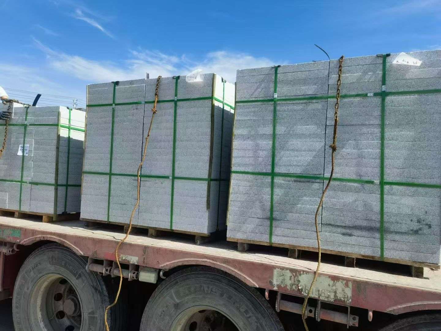 泰州 芝麻白花岗岩地铺石装车日常