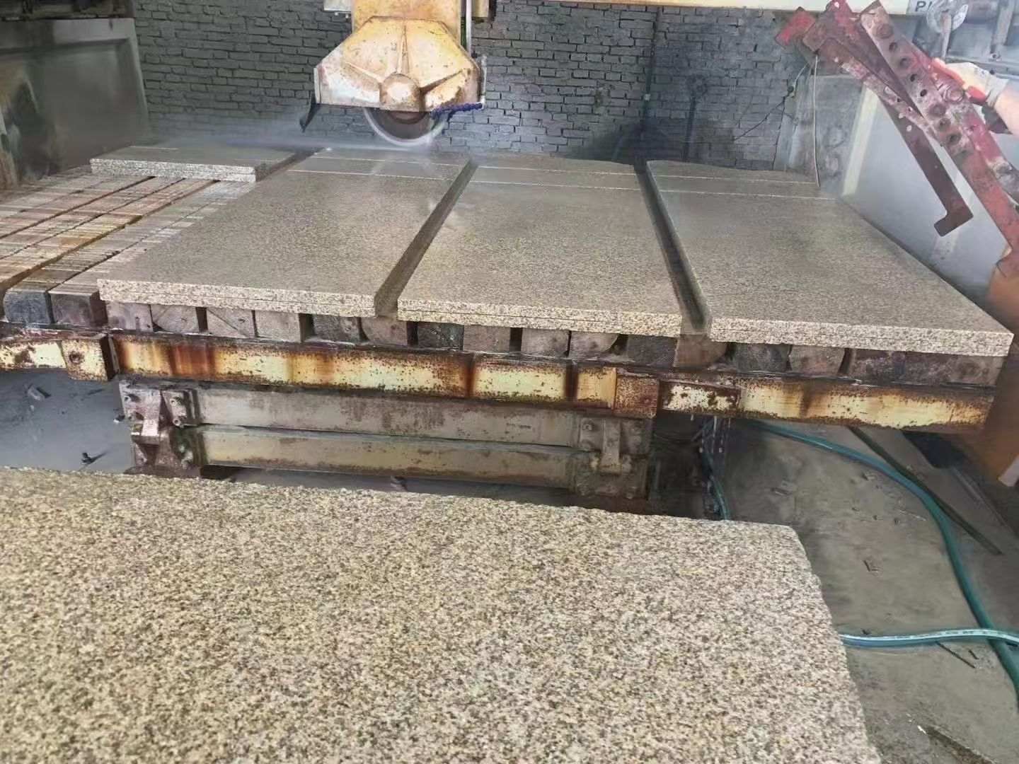 泰州 黄金麻荔枝面成品板加工