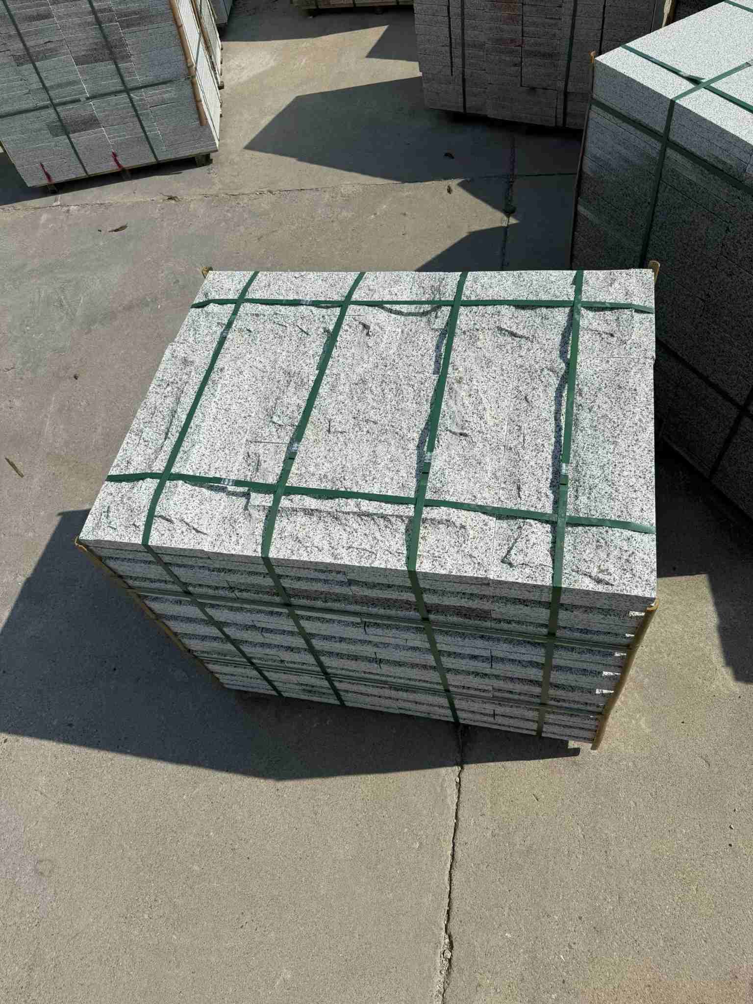 泰州 白麻花岗岩石材自然面蘑菇石成品