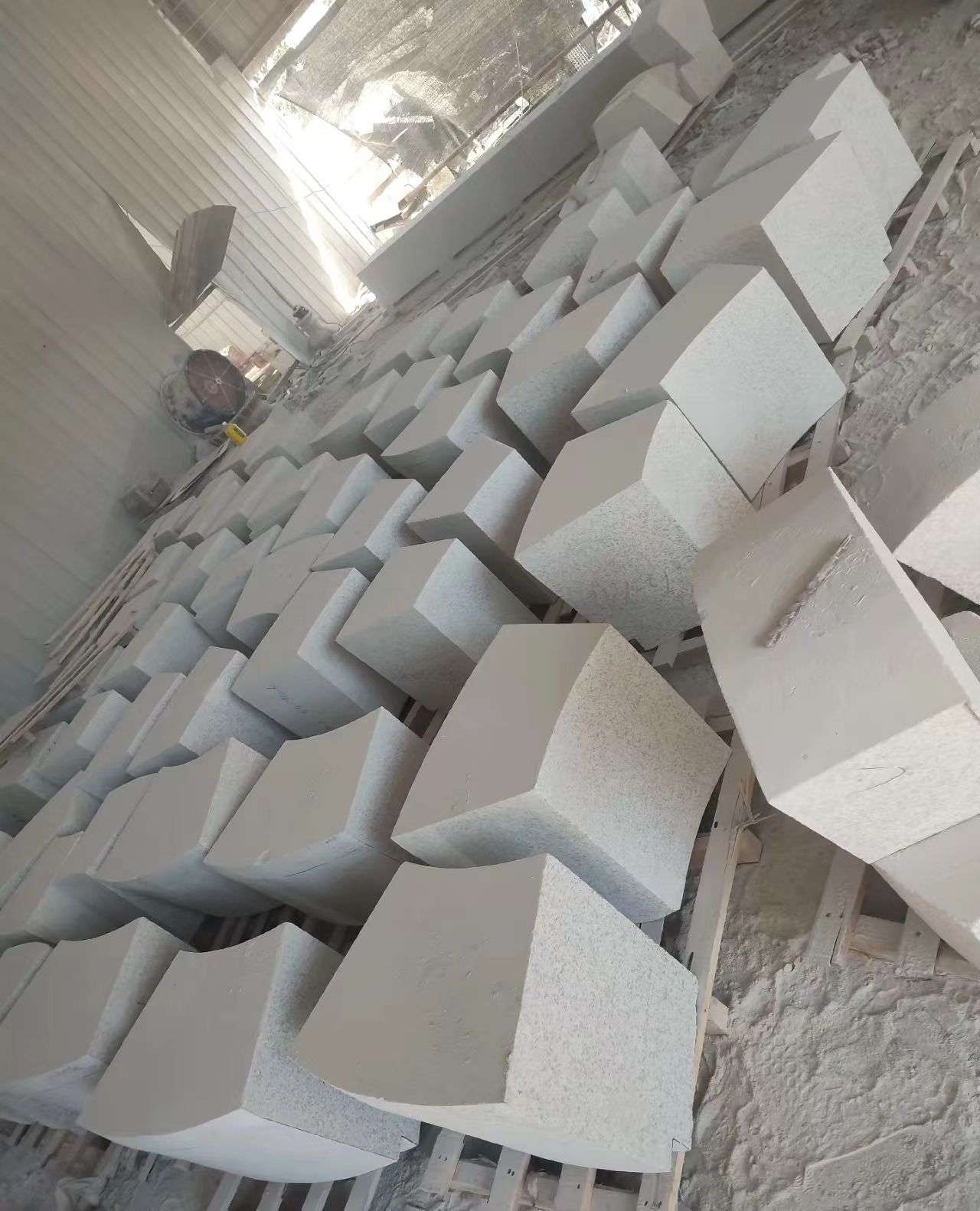 泰州 白麻花岗岩异形坐凳