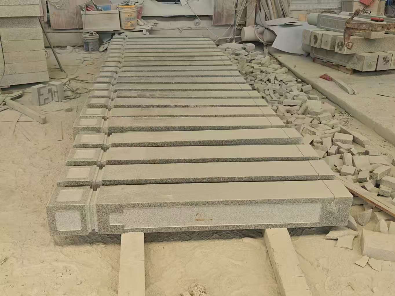 泰州 芝麻白异形加工雕刻-栏杆大柱，方柱