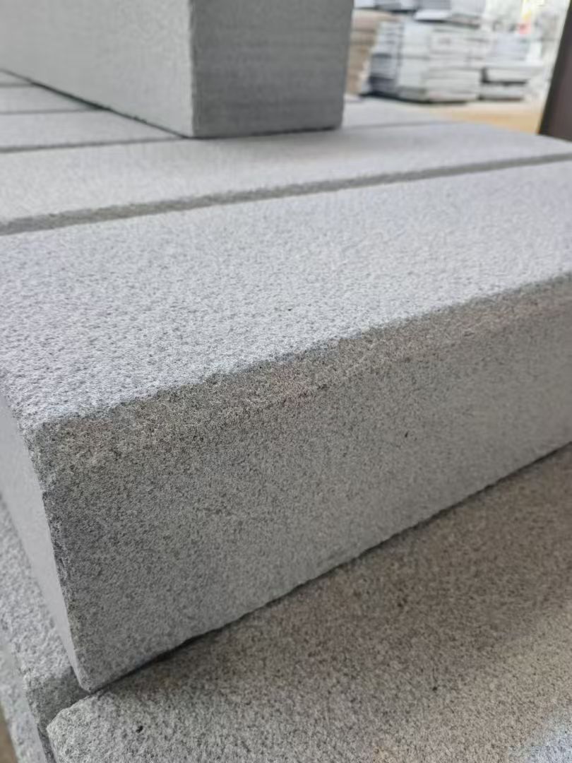 泰州 芝麻灰荔枝面路沿石