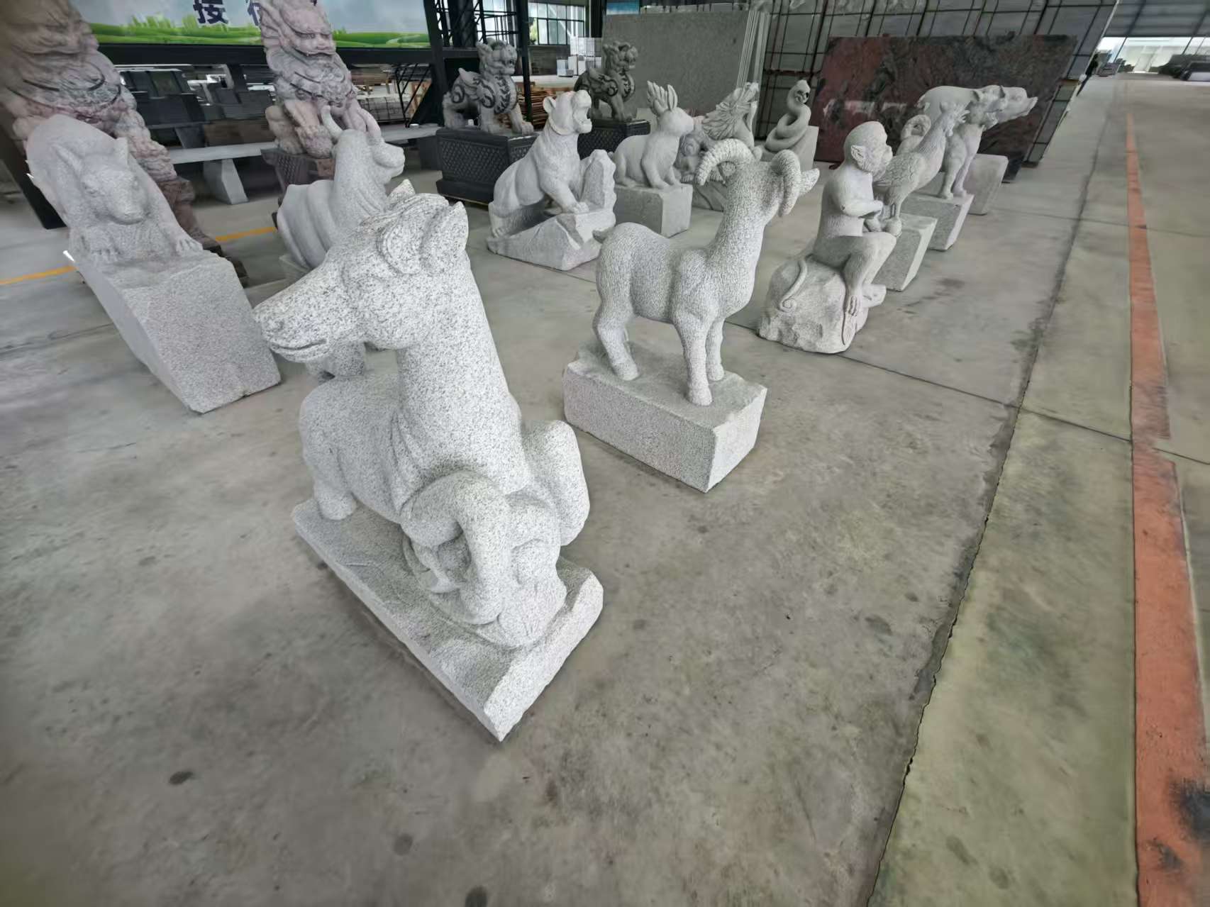 泰州 芝麻白花岗岩造型立体雕刻——十二生肖