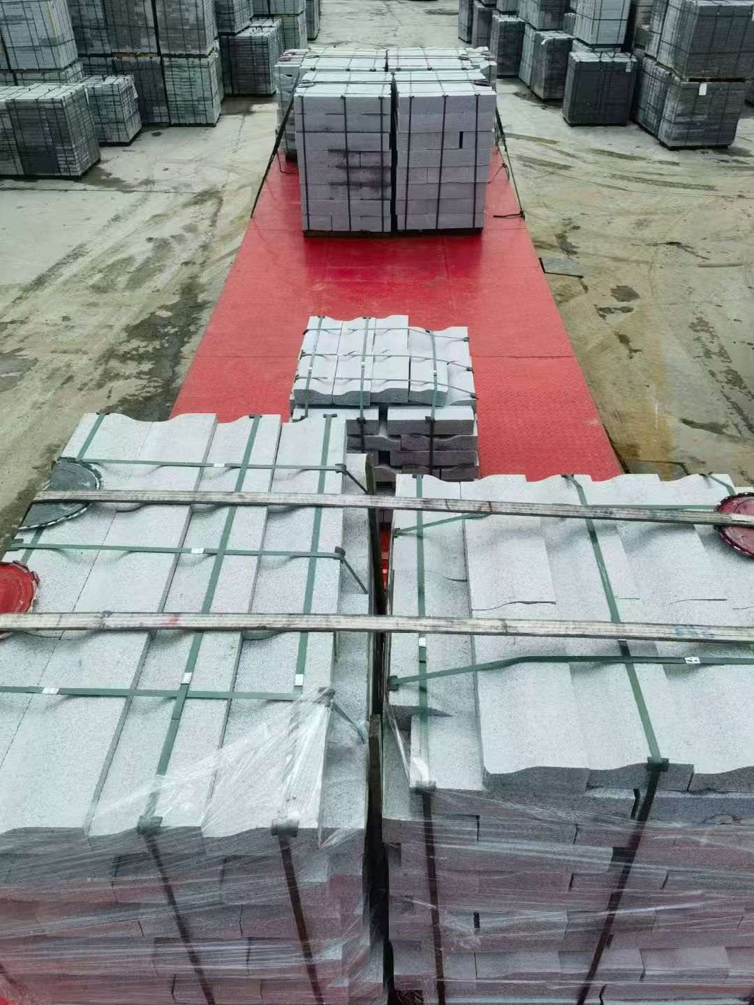 泰州 芝麻白仿形加直形路沿石出货日常