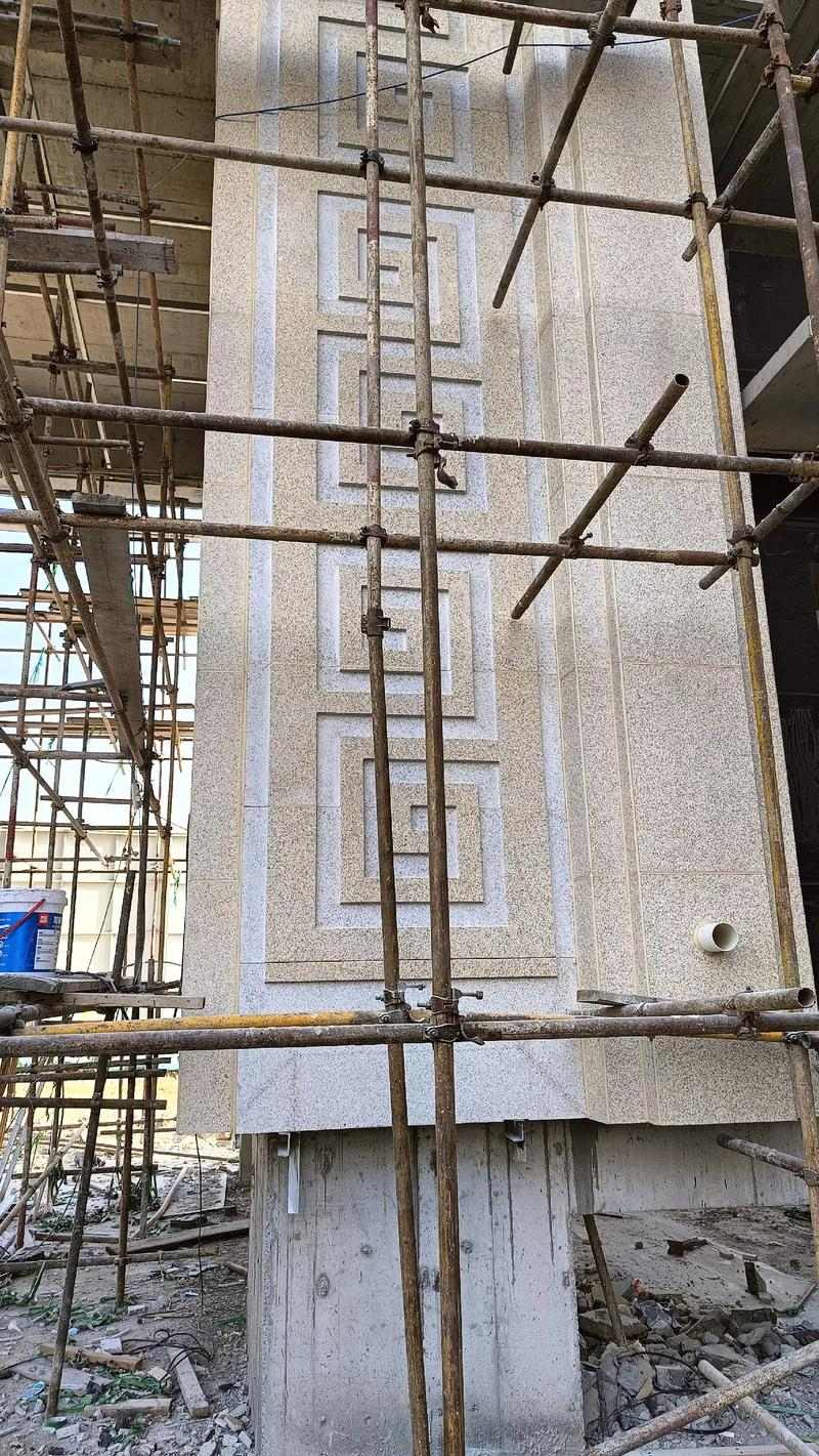 泰州 黄金麻花岗岩别墅外墙干挂回纹造型效果