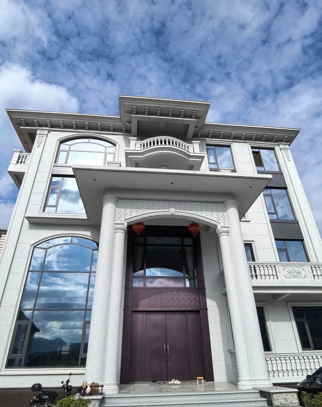 泰州白麻别墅外墙干挂石材效果示例