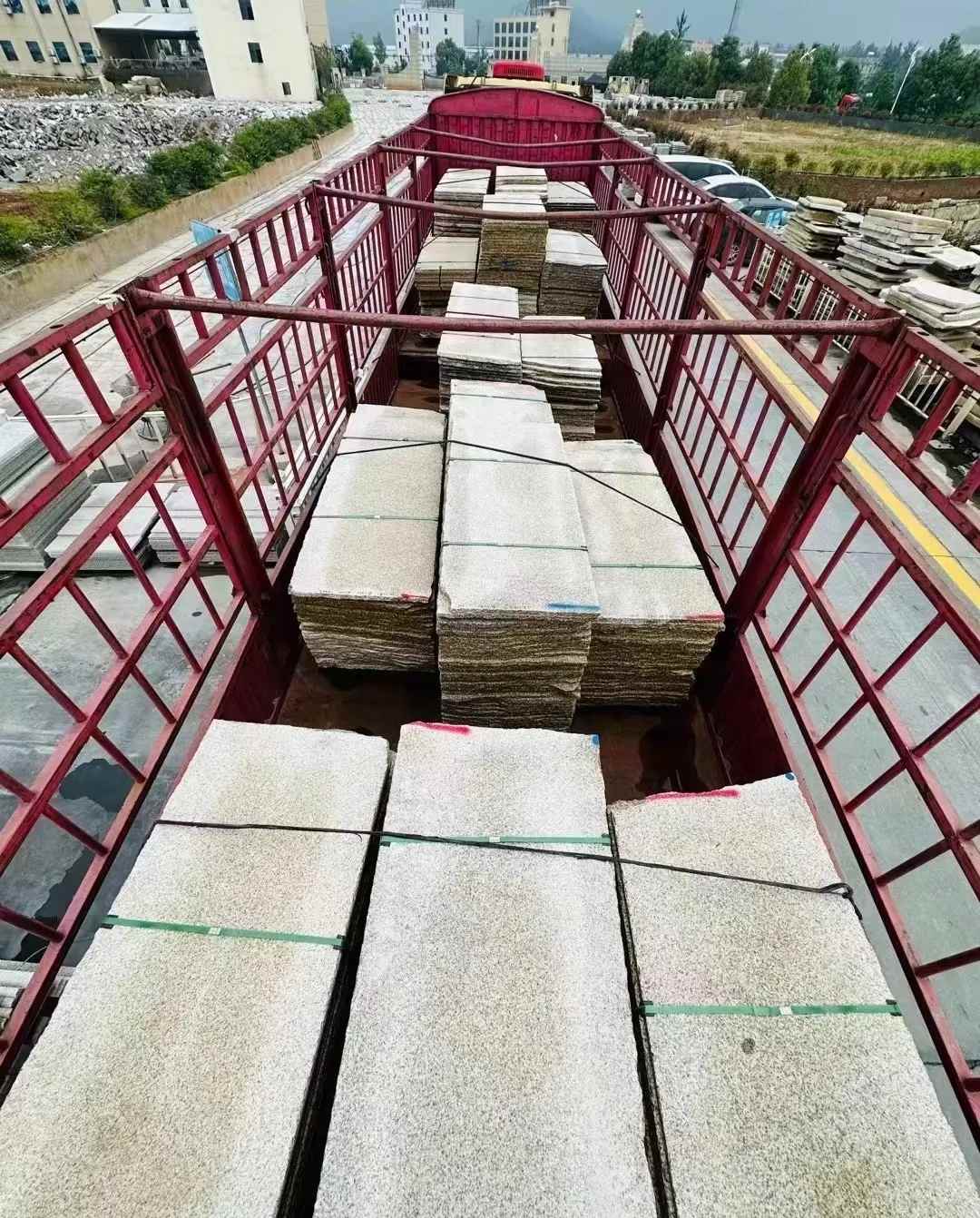 泰州 黄金麻花岗岩荔枝面，光面毛板装车完成