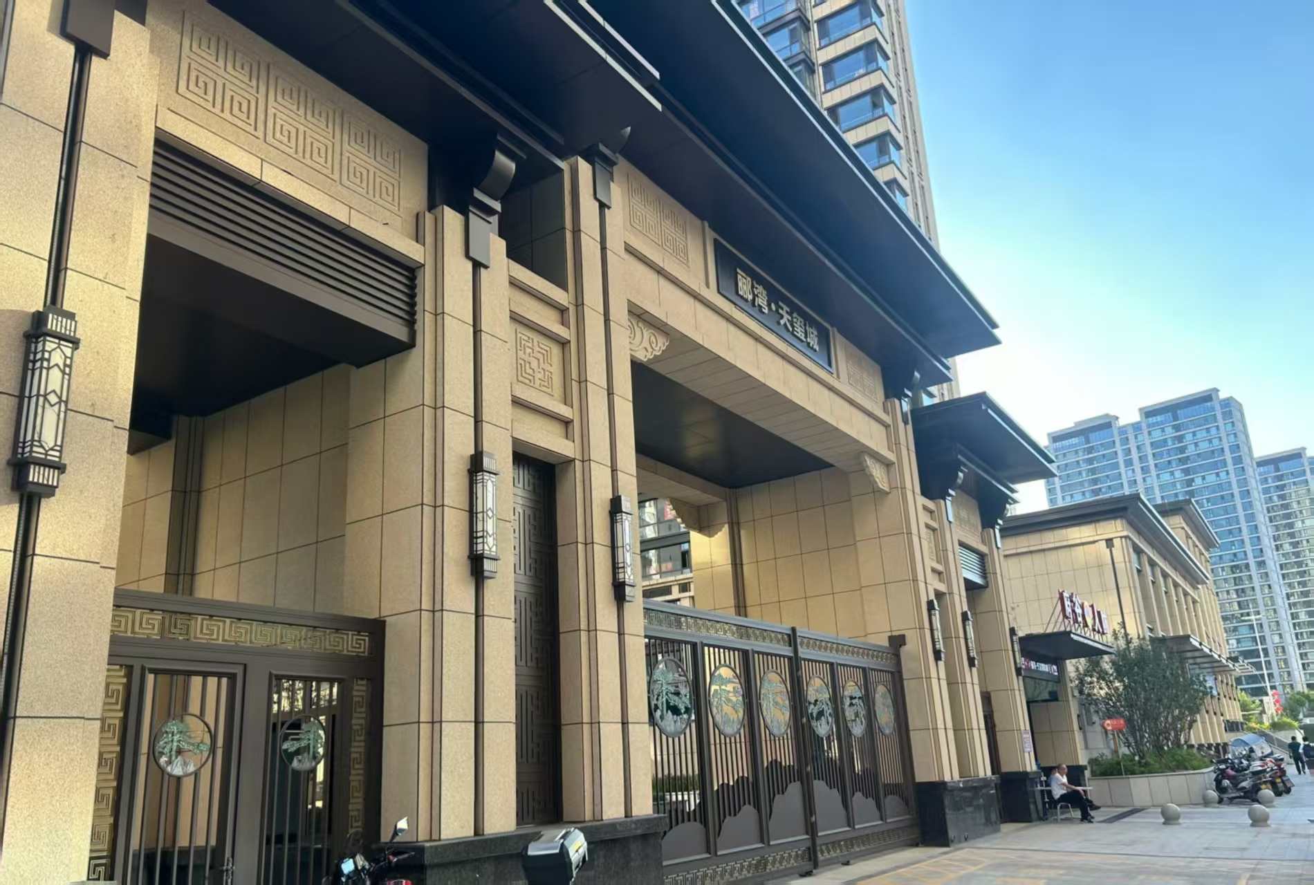 泰州 黄金麻花岗岩荔枝面小区门楼外墙干挂