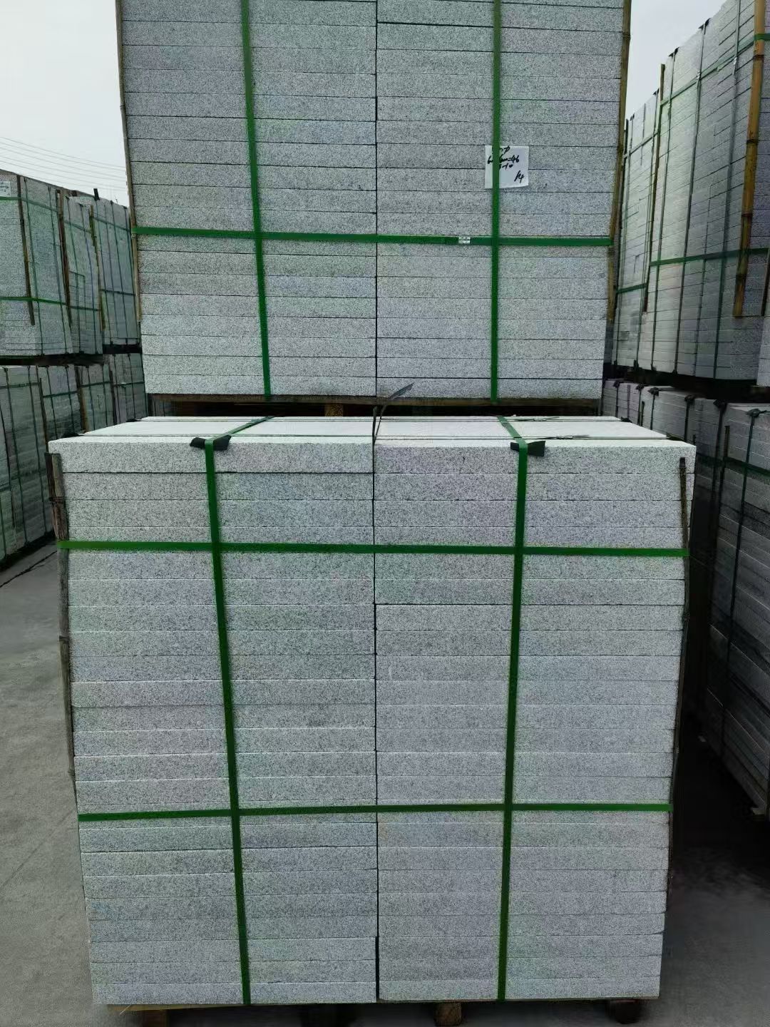 泰州 芝麻白火烧，园林广场市政工程地铺石，1.8~5.0厚均有现货