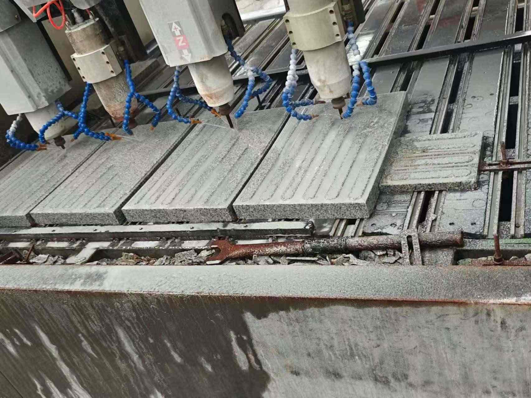 泰州 芝麻白花岗岩荔枝面盲道雕刻