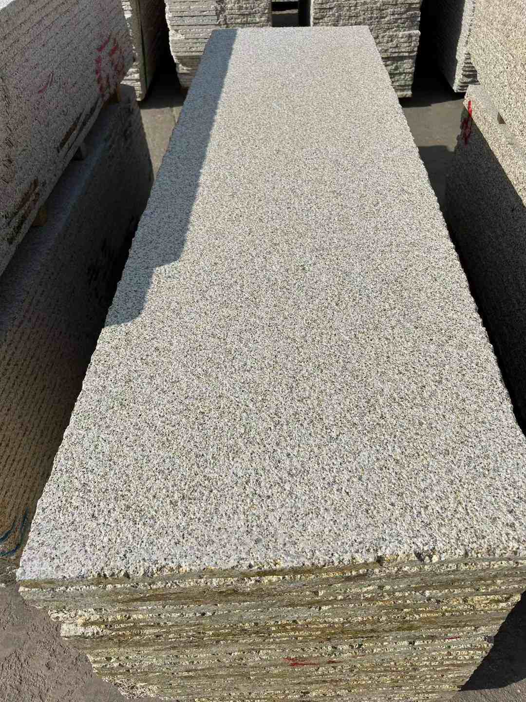 泰州 黄金麻花岗岩荔枝面毛板，半成品