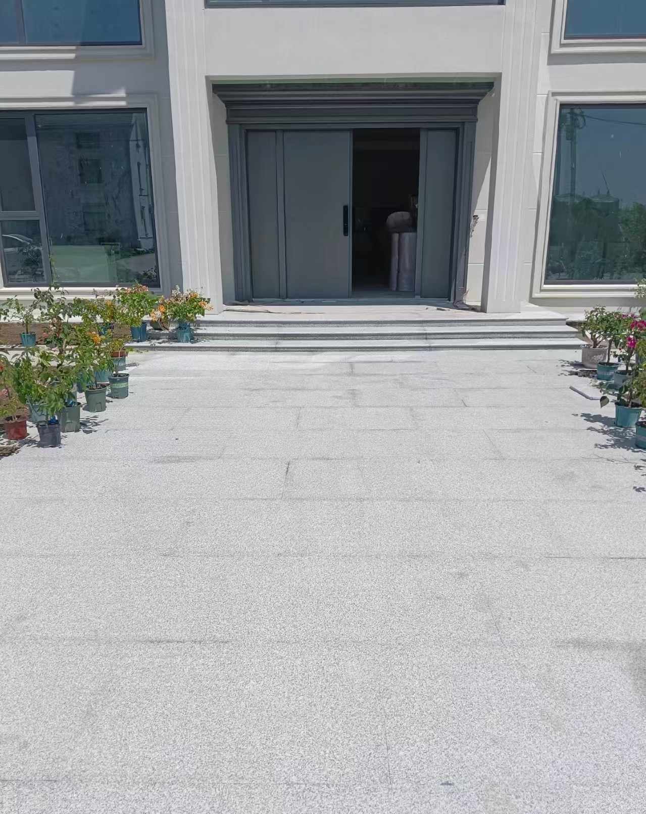 泰州 芝麻白花岗岩地铺石地面铺装