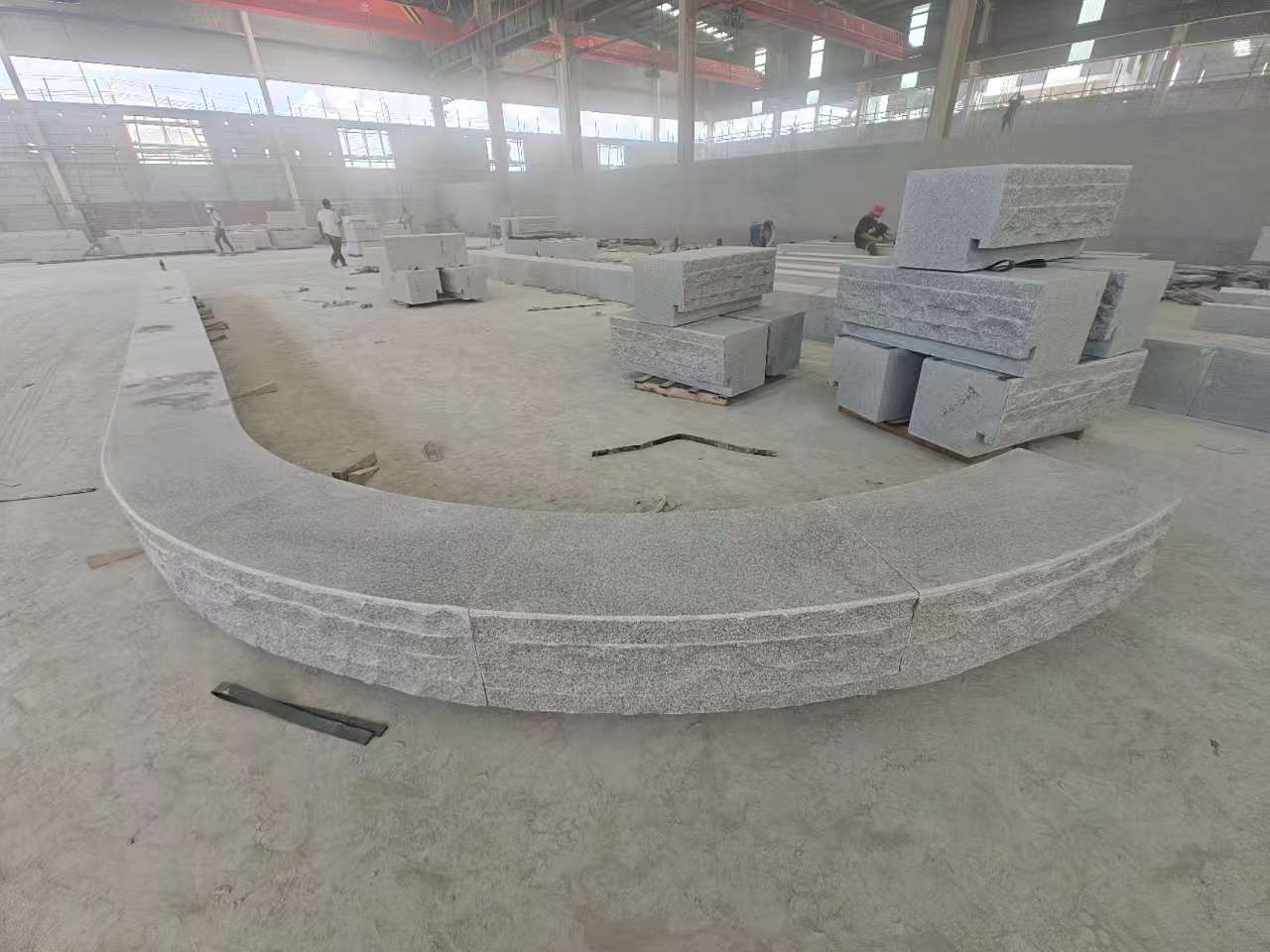 泰州 芝麻白异形坐凳，自然面光面弧形加工