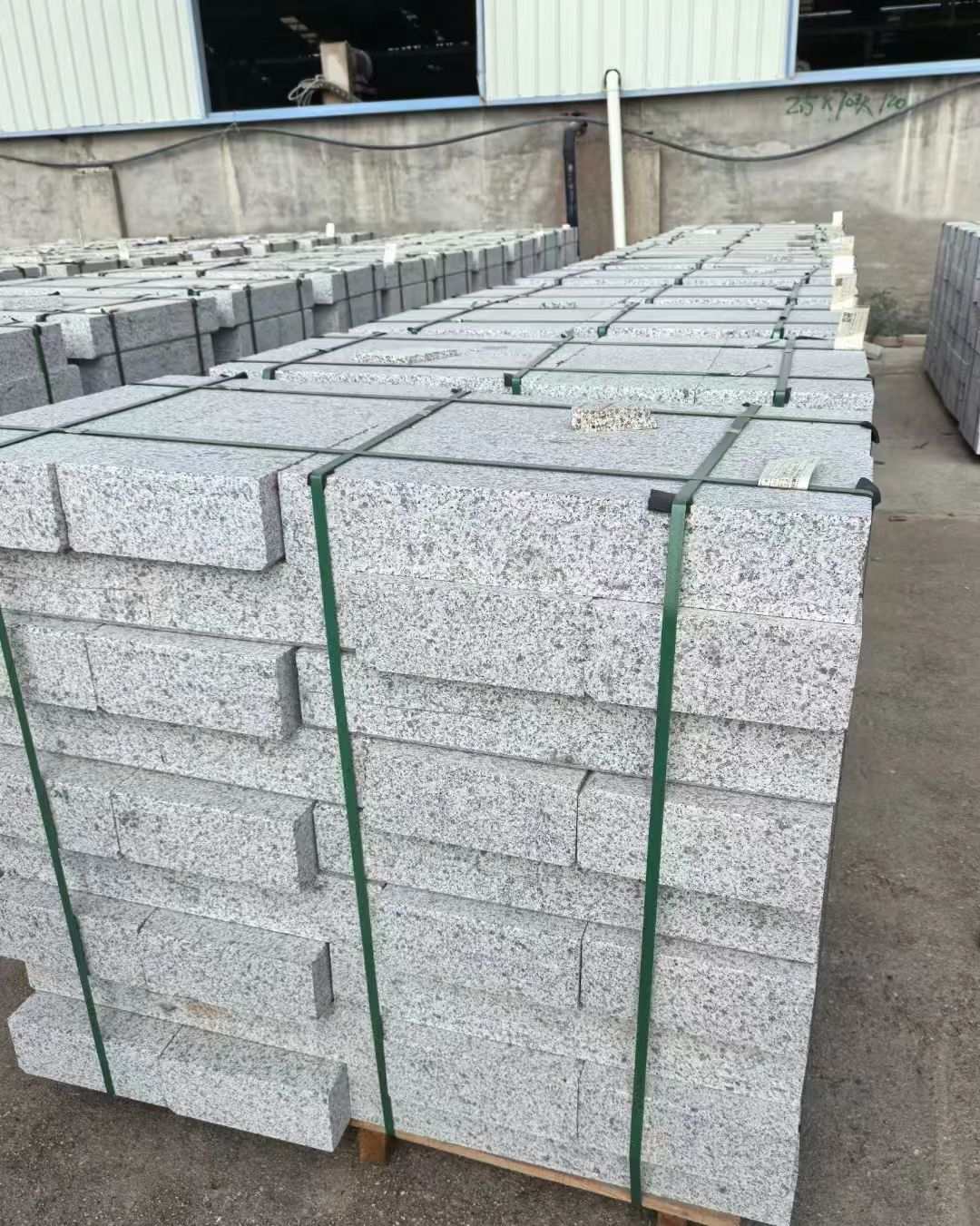 泰州 白麻花岗岩路沿石，弧形路沿石，道牙石，马路牙子，界石，路缘石，平沿石，直岩石，平缘石等